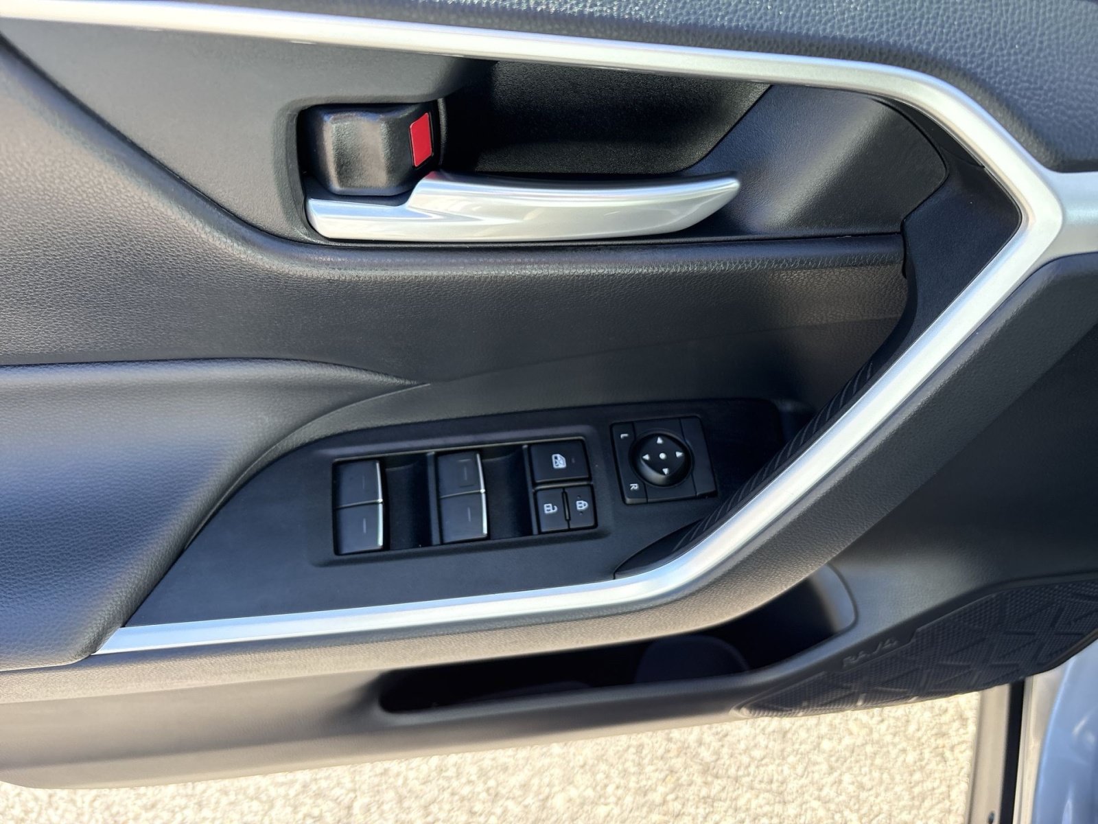 Used 2025 Toyota RAV4 XLE w/ Convenience Package AWD/4WD image 15