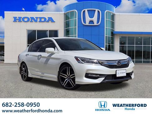 Used 2017 Honda Accord Touring image 1
