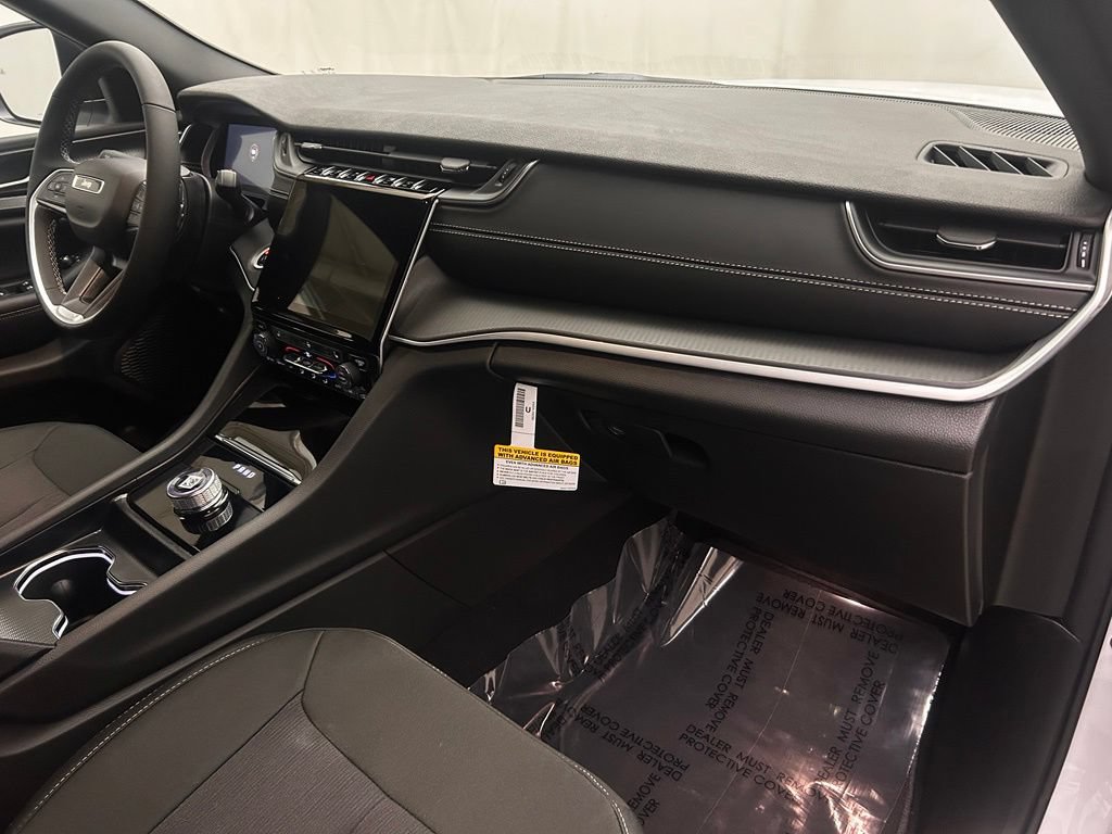 New 2027 Jeep Grand Cherokee Laredo X AWD/4WD image 16