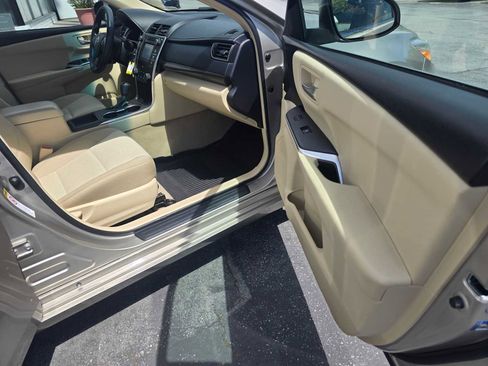 Used 2017 Toyota Camry LE FWD image 11