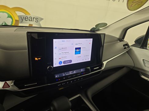 Used 2025 Toyota Sienna LE image 20