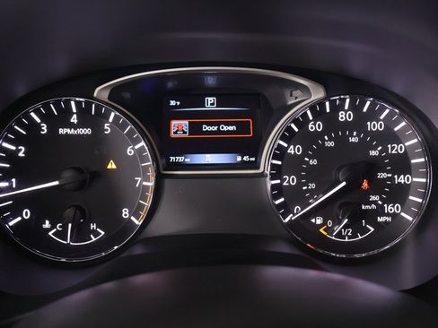 Used 2019 Nissan Pathfinder Platinum image 4