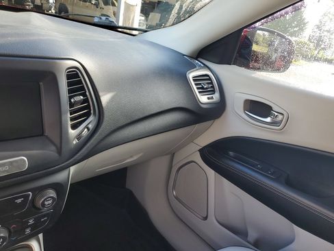 Used 2019 Jeep Compass Latitude FWD image 25