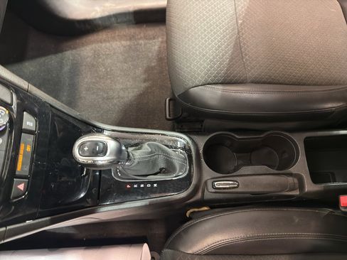 Used 2019 Buick Encore Sport Touring image 19