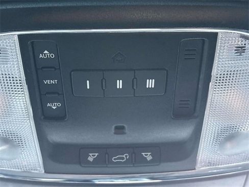 Used 2019 Jeep Grand Cherokee Limited image 24