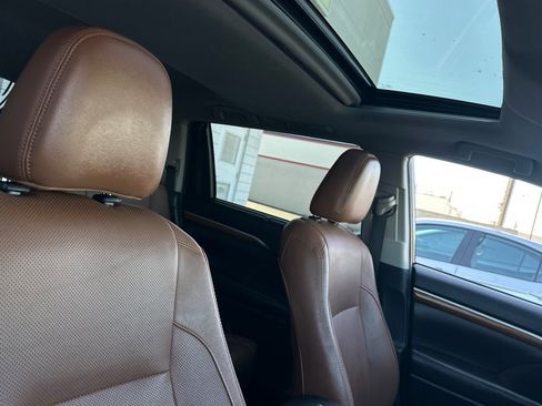 Used 2019 Toyota Highlander Limited AWD/4WD image 17