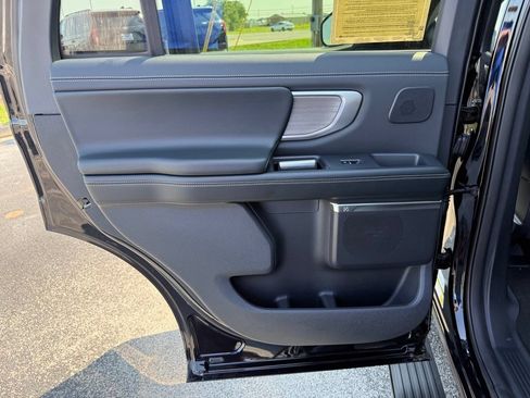 Used 2026 Ford Expedition Platinum w/ Driver's Package AWD/4WD image 10
