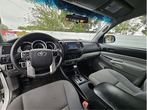 Used 2015 Toyota Tacoma 4x4 Access Cab V6 w/ Convenience Package image 2