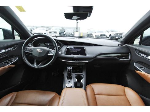 Used 2022 Cadillac XT4 Sport w/ Comfort Package FWD image 9