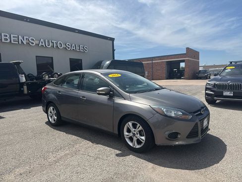 Used 2014 Ford Focus SE FWD image 4