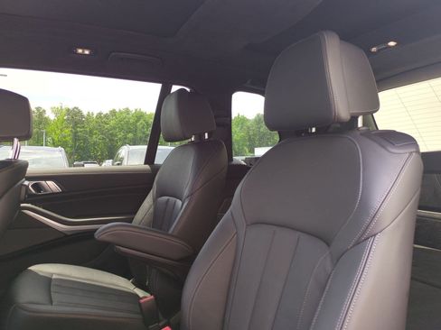 Used 2021 BMW X7 xDrive40i w/ M Sport Package AWD/4WD image 31