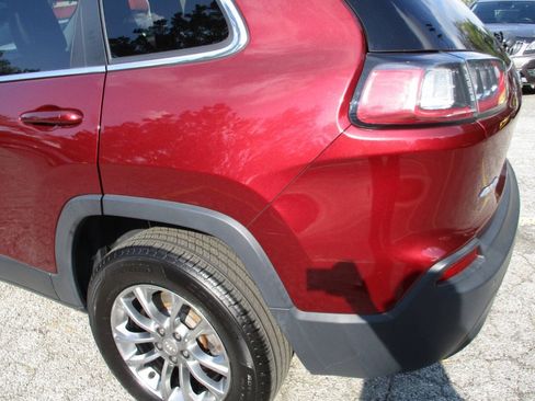 Used 2019 Jeep Cherokee Latitude Plus w/ Comfort/Convenience Group AWD/4WD image 17