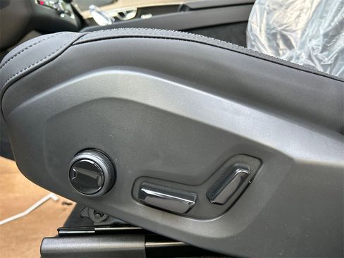 New 2026 Volvo XC90 B6 Plus w/ Protection Package Premier image 11