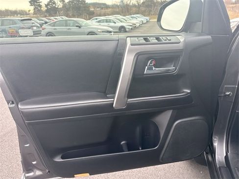 Used 2018 Toyota 4Runner SR5 Premium image 14