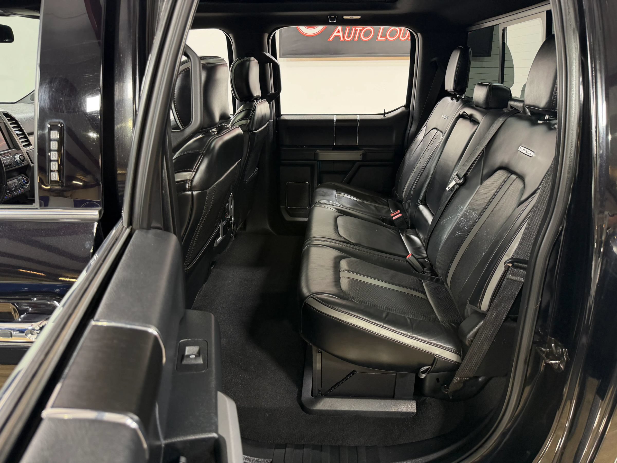 Used 2019 Ford F250 Platinum w/ Platinum Ultimate Package AWD/4WD image 18