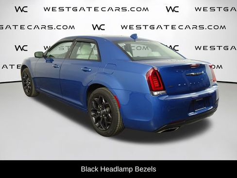 Used 2022 Chrysler 300 Touring w/ Sport Appearance Package image 5