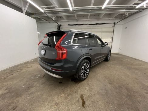 Used 2022 Volvo XC90 T5 Momentum image 6