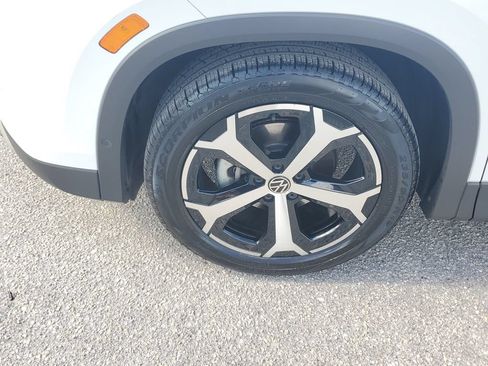 Certified 2026 Volkswagen Tiguan SE FWD image 13