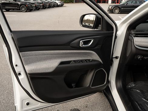 New 2026 Jeep Compass Latitude image 16