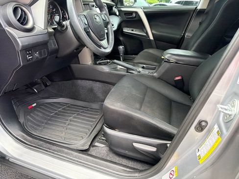 Used 2016 Toyota RAV4 LE FWD image 9