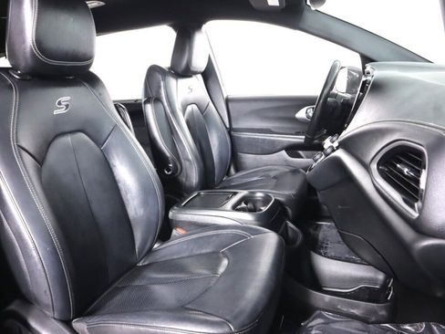 Used 2021 Chrysler Pacifica Touring-L w/ S Appearance Package image 41