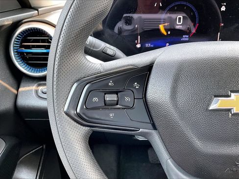Used 2025 Chevrolet Trax LT FWD image 15