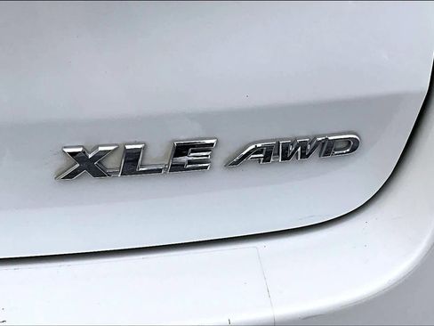 Used 2017 Toyota Highlander XLE AWD/4WD image 10