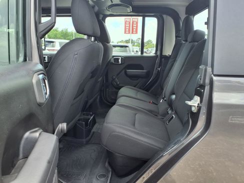 Used 2023 Jeep Gladiator Sport AWD/4WD image 9