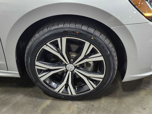 Used 2021 Volkswagen Passat 2.0T SE image 10