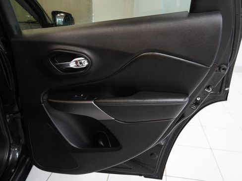 Used 2020 Jeep Cherokee Latitude image 25