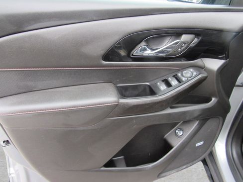 Used 2023 Chevrolet Traverse RS image 37