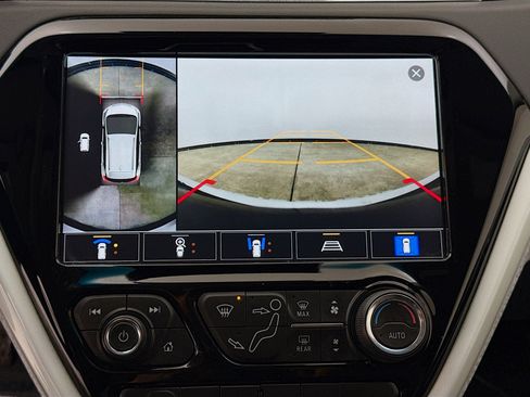 Used 2021 Chevrolet Bolt Premier w/ Infotainment Package image 13