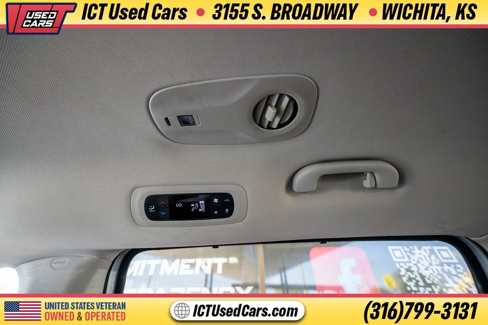 Used 2024 Chrysler Pacifica Touring-L FWD image 27