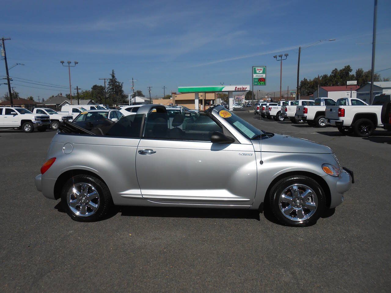 Used 2005 Chrysler PT Cruiser Touring FWD image 2