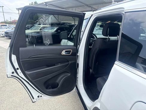 Used 2014 Jeep Grand Cherokee Laredo w/ Quick Order Package 23E RWD image 9