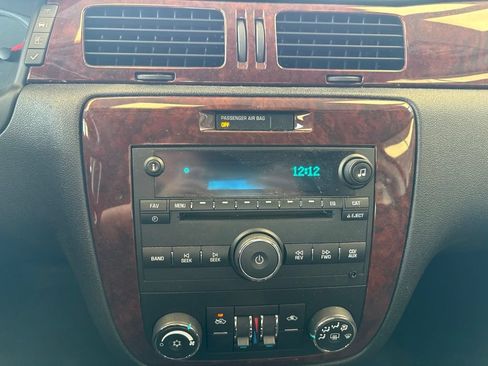 Used 2009 Chevrolet Impala LS FWD image 19