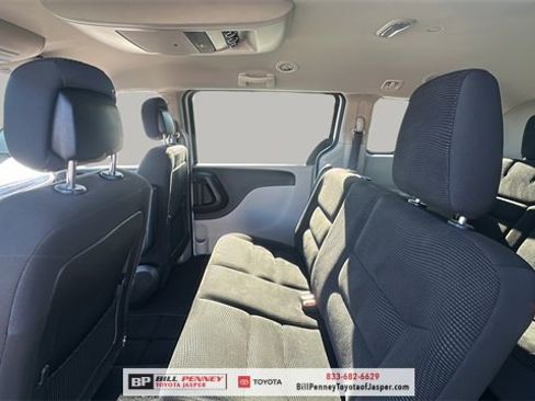 Used 2020 Dodge Grand Caravan SE image 12