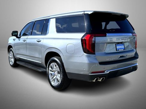 Used 2025 GMC Yukon XL Denali AWD/4WD image 7