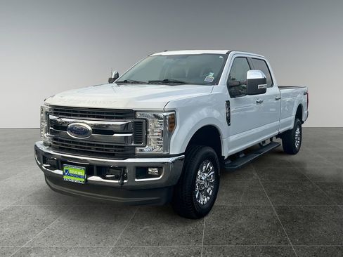 Used 2018 Ford F350 XLT w/ XLT Premium Package image 3