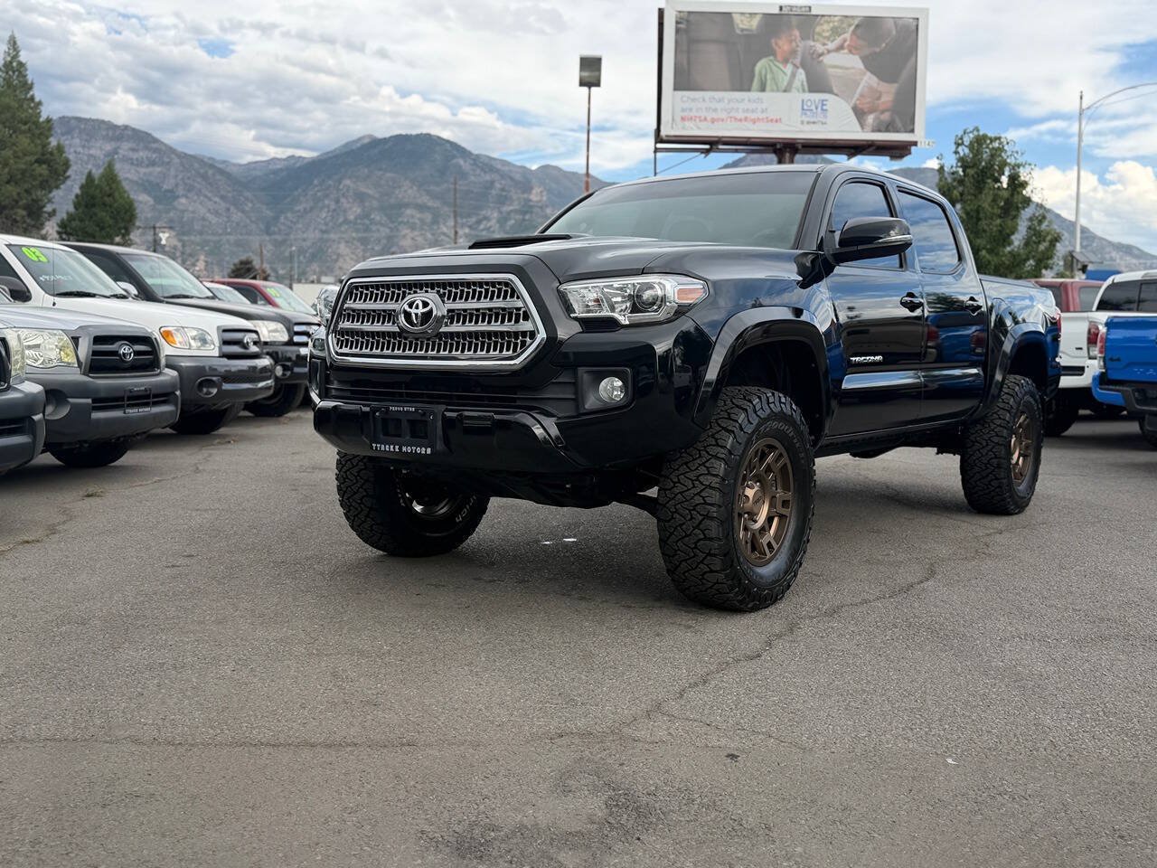 Used 2017 Toyota Tacoma TRD Sport w/ Tow Package AWD/4WD image 74