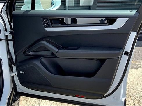 Used 2025 Porsche Cayenne image 24