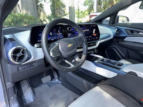 Used 2025 Chevrolet Equinox EV LT FWD image 16