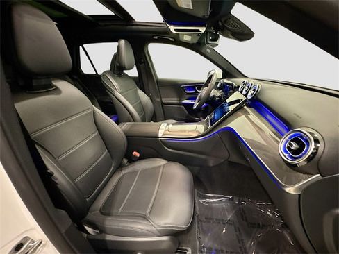 Used 2025 Mercedes-Benz GLC 300 4MATIC image 30