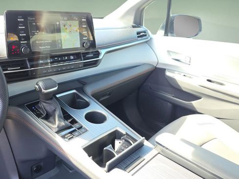 Used 2021 Toyota Sienna XSE image 27