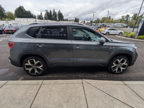 Used 2022 Volkswagen Taos SEL image 7