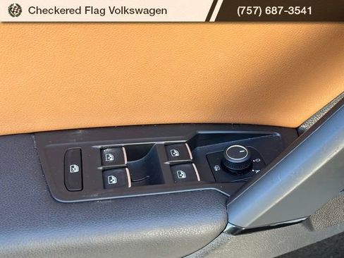 Used 2019 Volkswagen Tiguan SE w/ Panoramic Sunroof Package AWD/4WD image 12