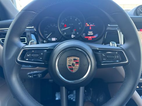 Used 2025 Porsche Macan image 27