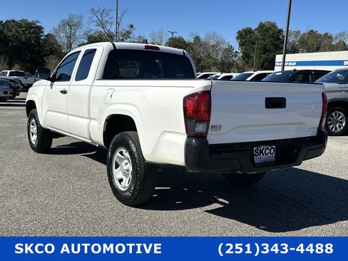 Used 2021 Toyota Tacoma SR image 3