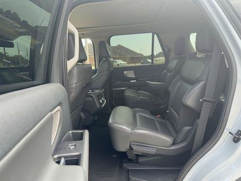 Used 2025 Ford Expedition Active RWD image 10