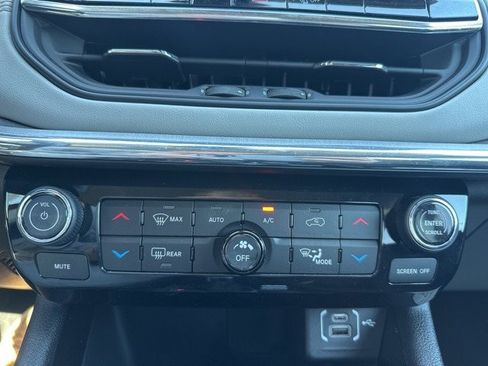 Used 2022 Jeep Compass Limited image 23